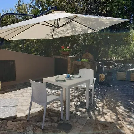 Alice House - - Garden Apartment *